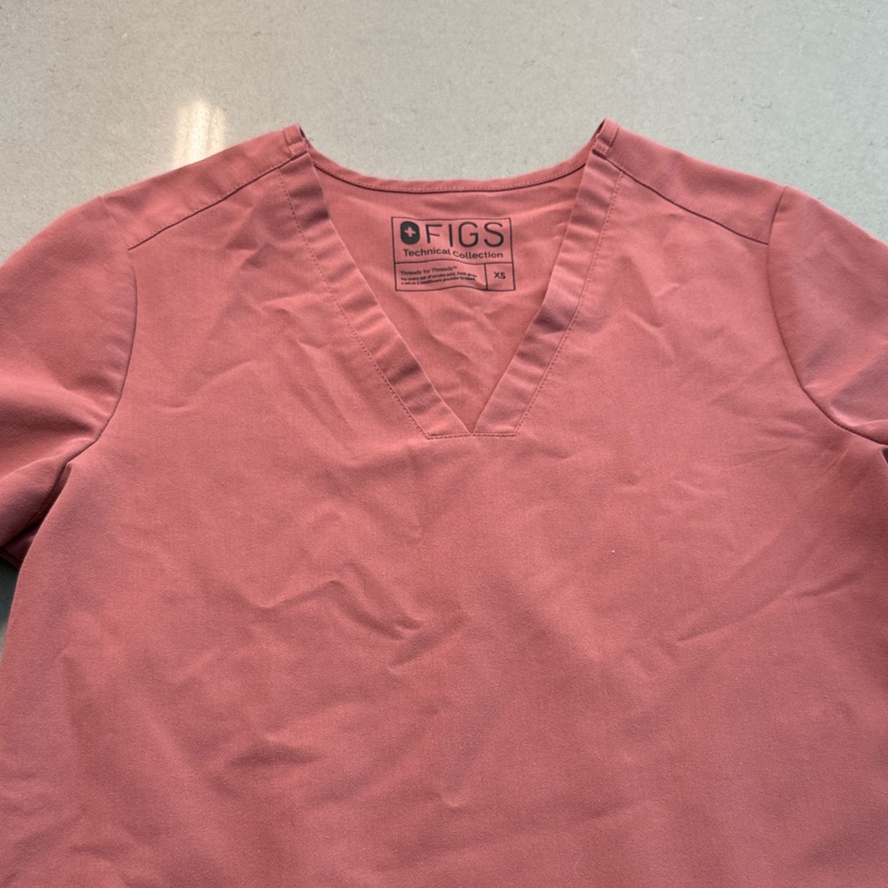 Figs Women's Short Sleeve Rose Top